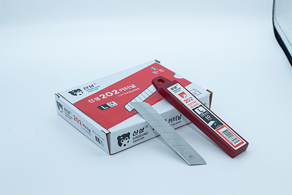 L202 snap off blades