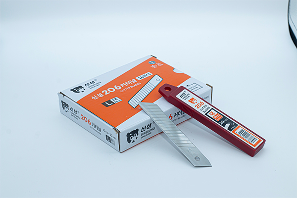 L206 snap off blades