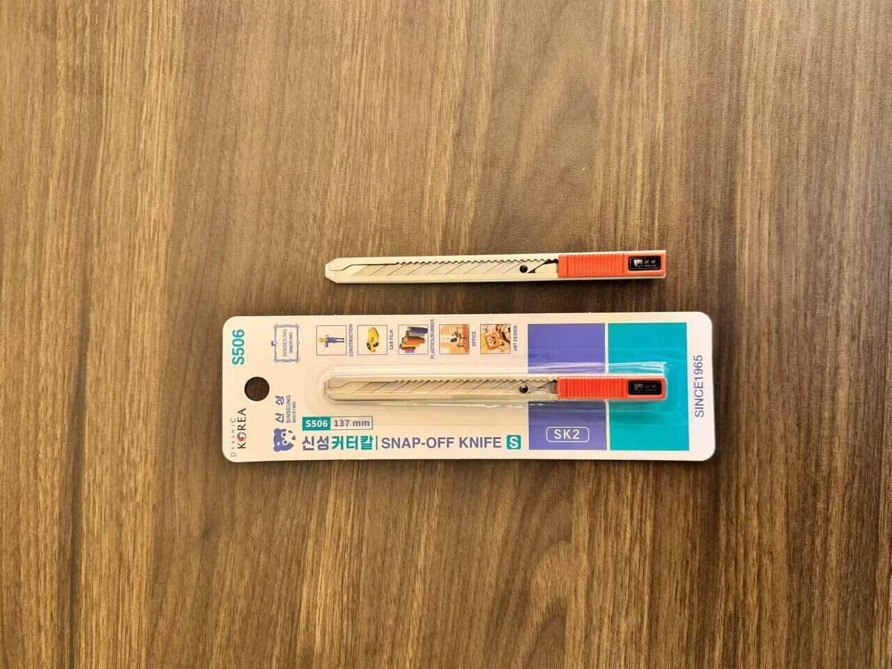 small box cutter knife