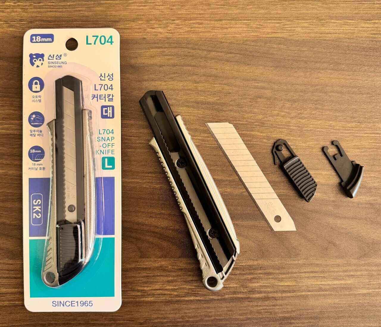 how to break off blade from box cutter