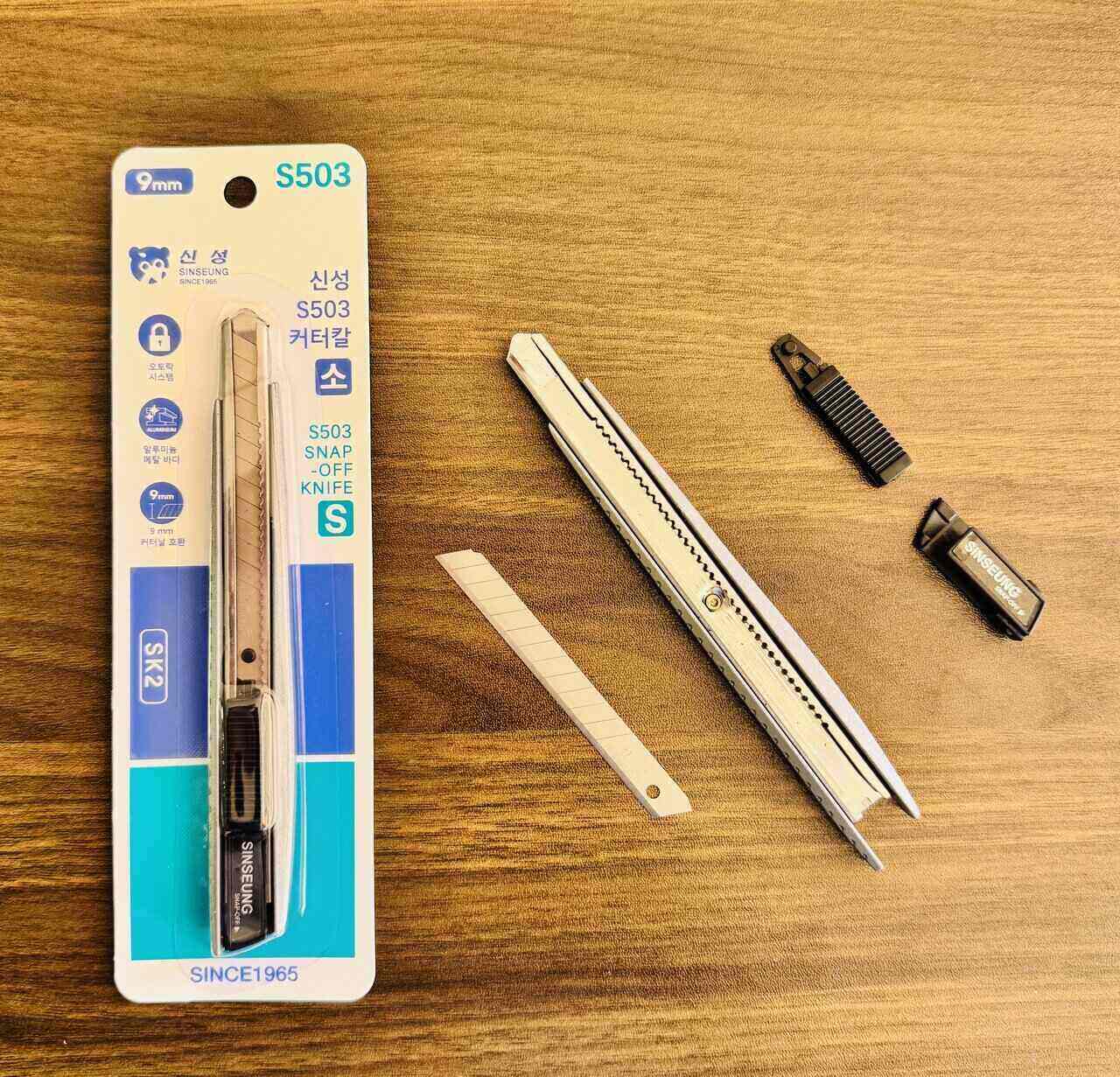 how to replace a box cutter blade