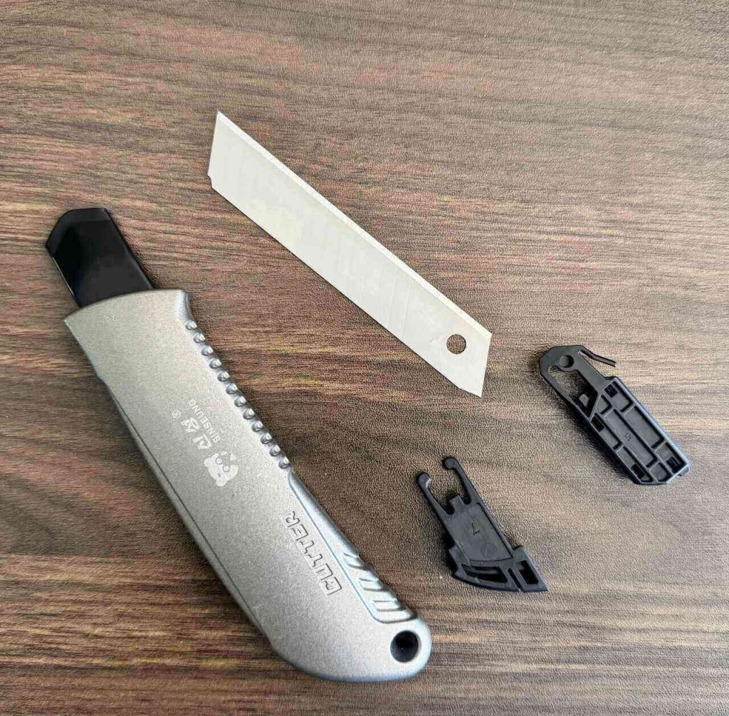 Sharpest Box Cutter Razorblade What Box Cutter Blade Thickness Handles Abrasive Cuts Better?