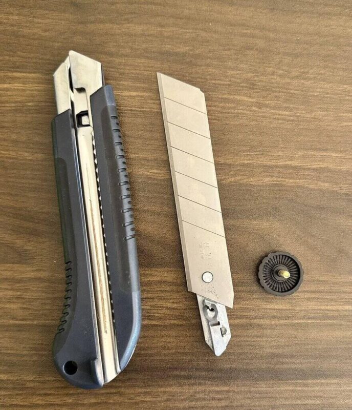 snap-off utility knives