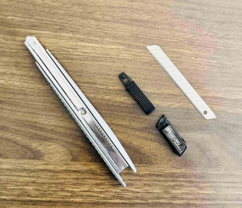 snap-off utility knives