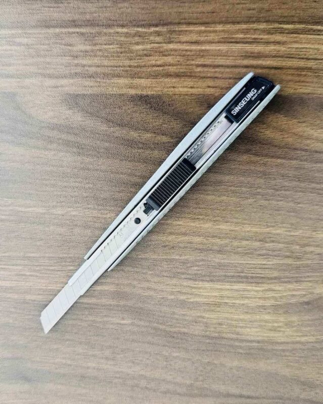 stuck utility knife blade