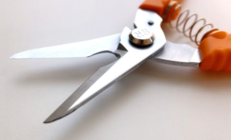 How Hardware Scissors Support Wiring and Shop Work